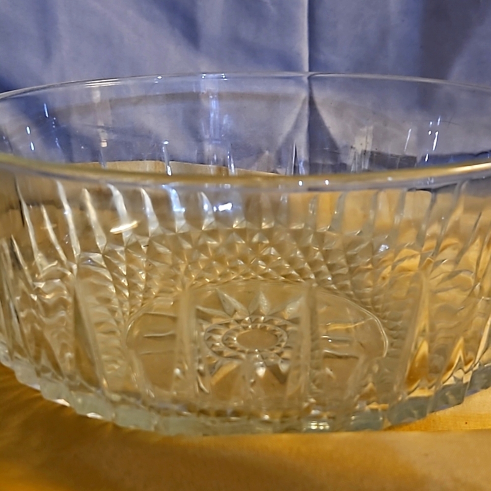 Arcoroc Arcopal France Diamond Star Clear Glass bowl